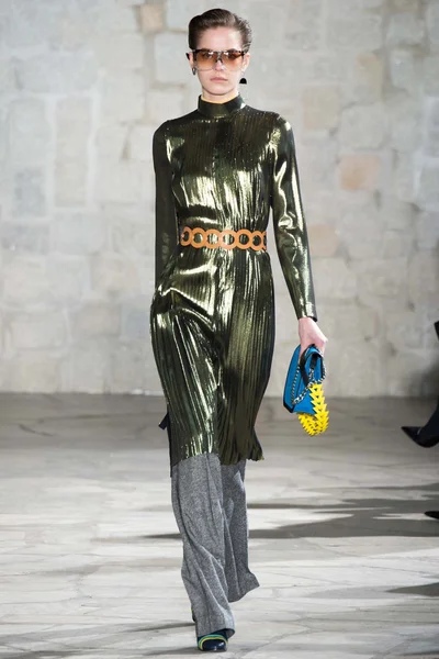 Look 8